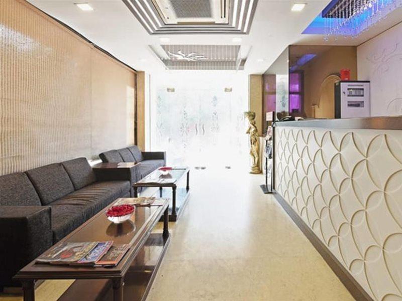 Hotel B Continental Delhi  Dış mekan fotoğraf