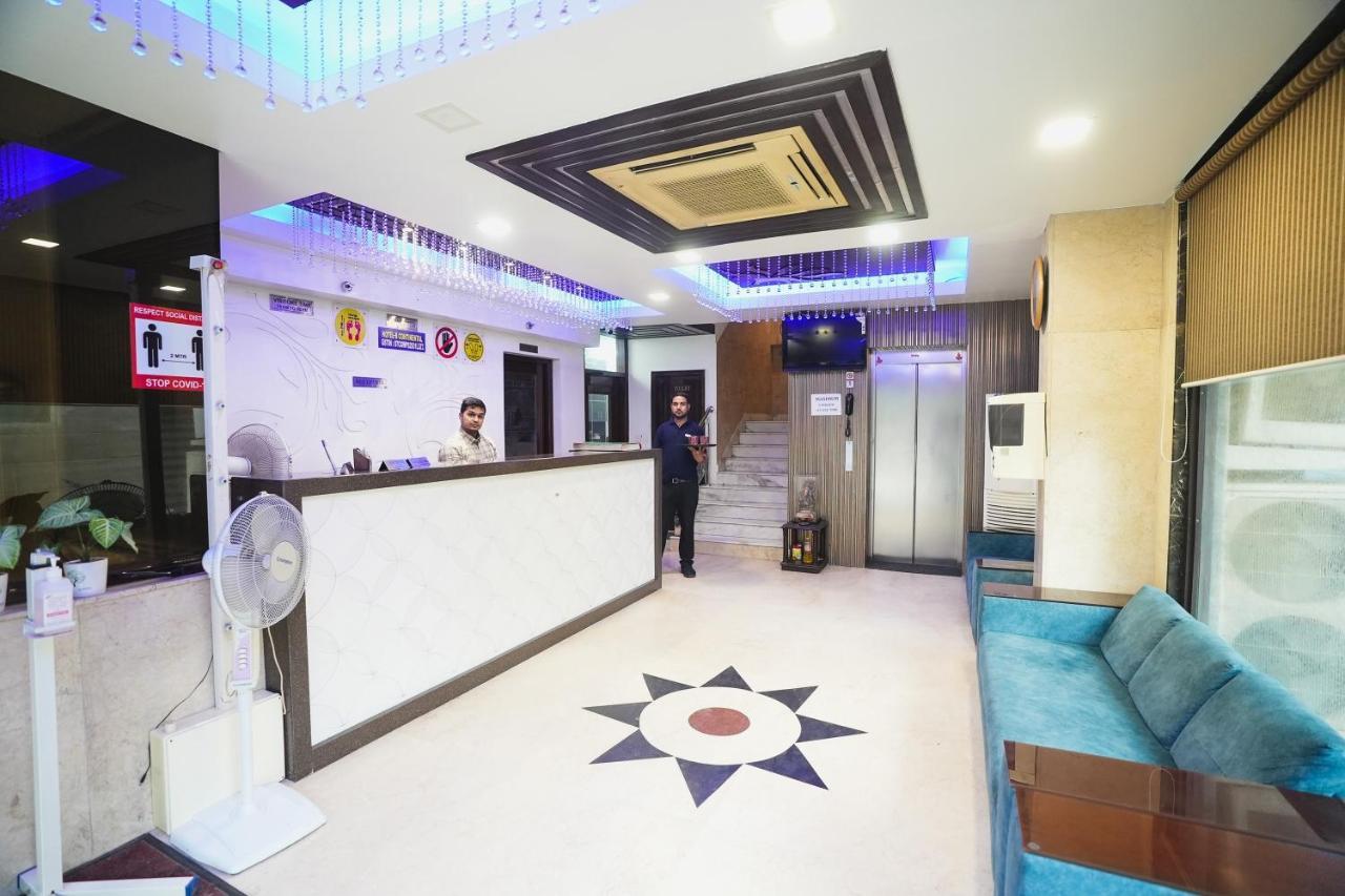 Hotel B Continental Delhi  Dış mekan fotoğraf