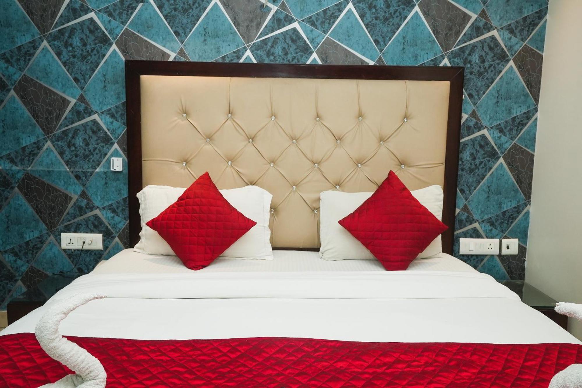 Hotel B Continental Delhi  Dış mekan fotoğraf
