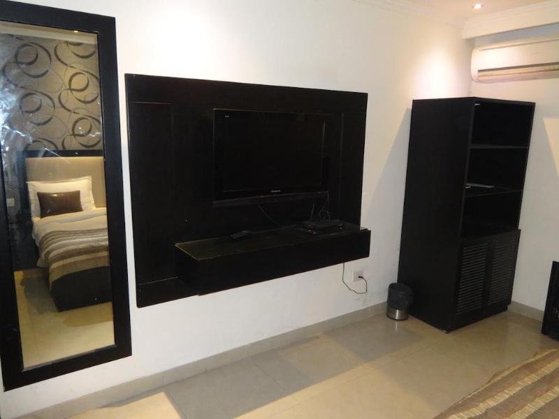 Hotel B Continental Delhi  Dış mekan fotoğraf