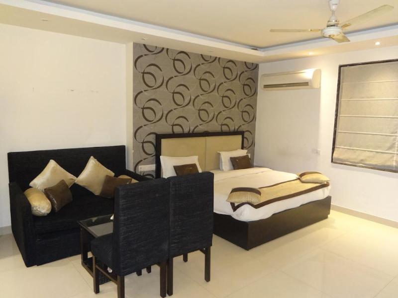 Hotel B Continental Delhi  Dış mekan fotoğraf