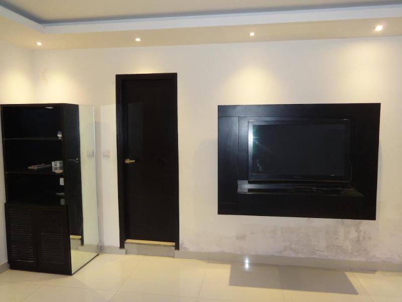 Hotel B Continental Delhi  Dış mekan fotoğraf