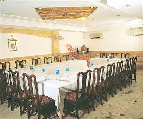 Hotel B Continental Delhi  Konforlar fotoğraf